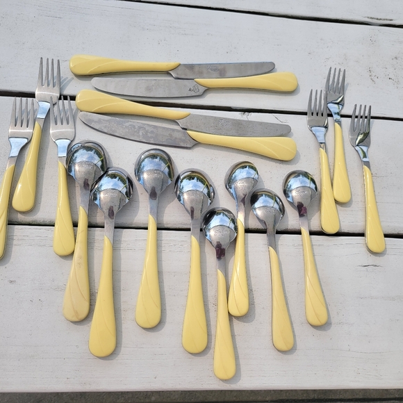 Fiesta Yellow Swirl Flatware 18pcs ~ Retired Item & Color ~ Fiestaware ~ Post-86 - Picture 2 of 16